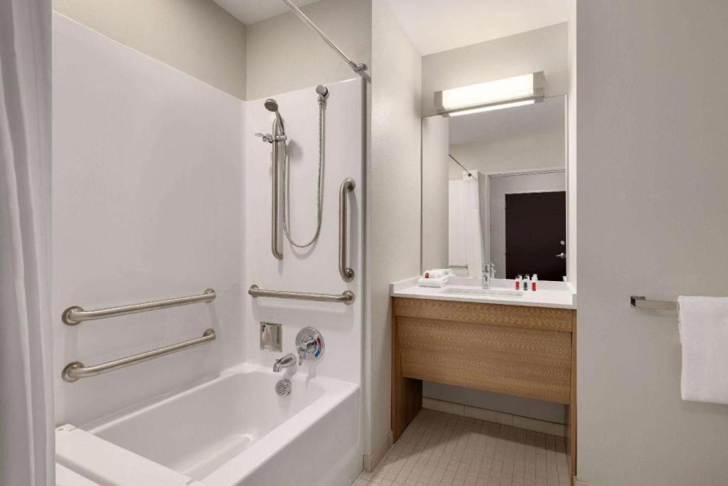 Microtel Inn & Suites By Wyndham Gambrills Odenton Esterno foto